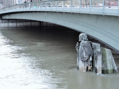 Zouave du pont de l'Alma pendant la crue de janvier 2018