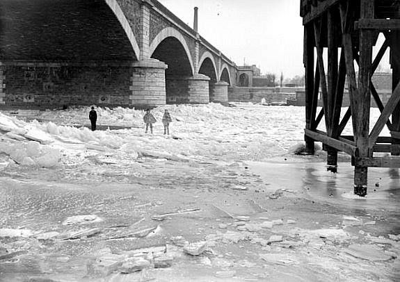 La Seine gelée - décembre 1879.