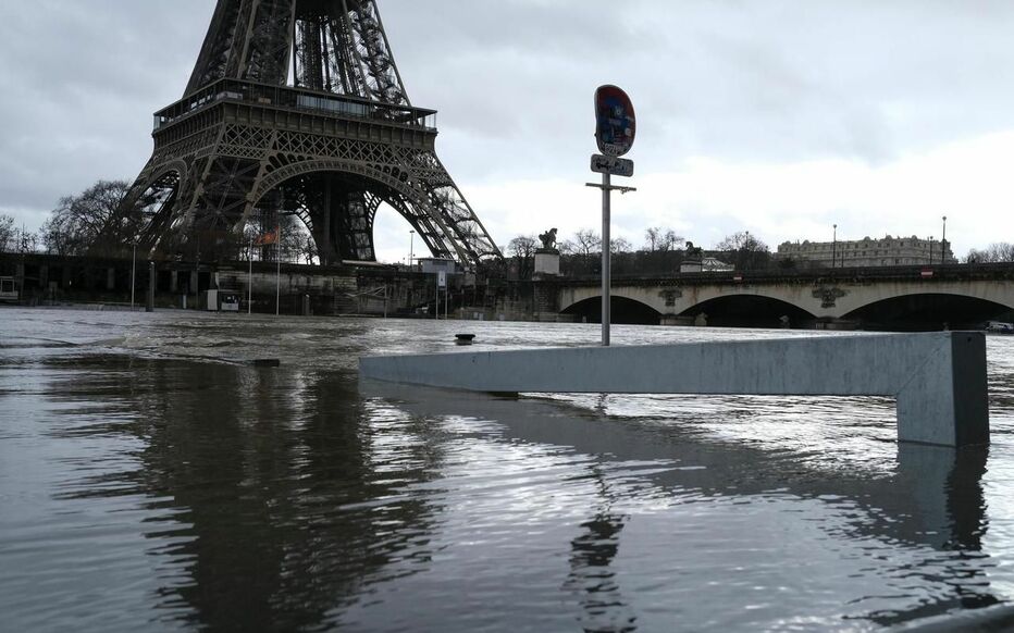 lLa Seine prend ses aises et déborde sur les quais suite aux fortes pluies des derniers jours. LPArnaud Dumontier