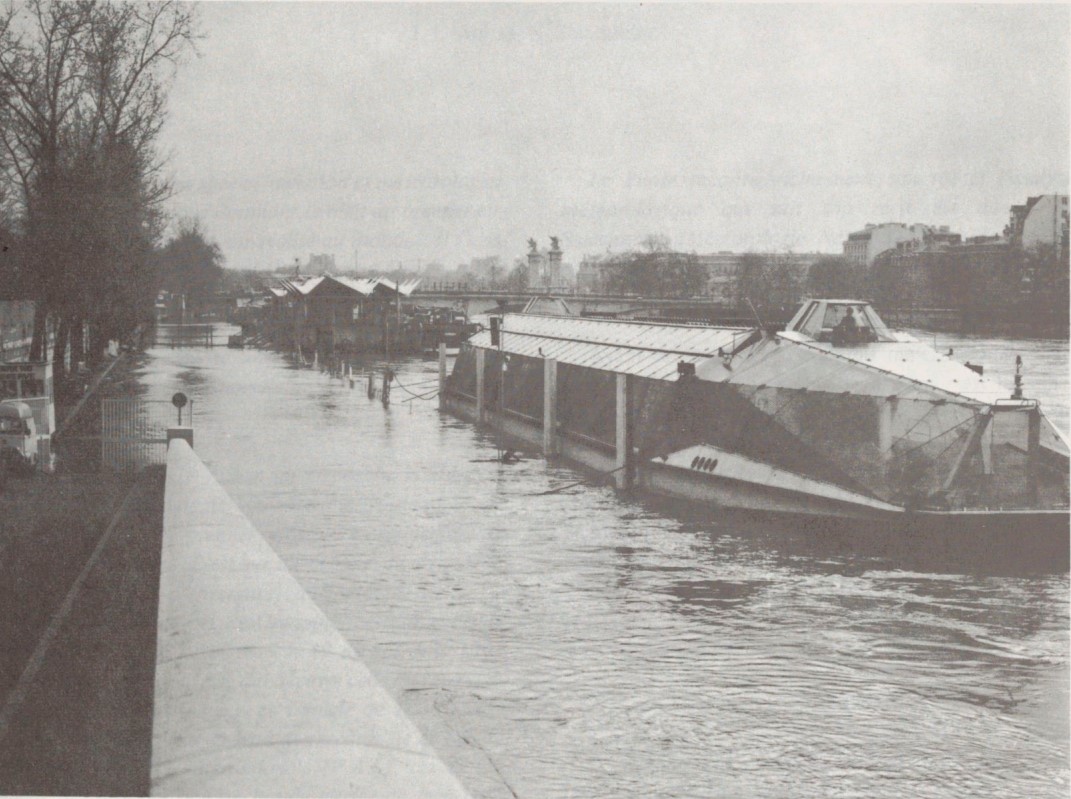 Le quai de la Seine près du pont de l’Alma le 22 février 1977 