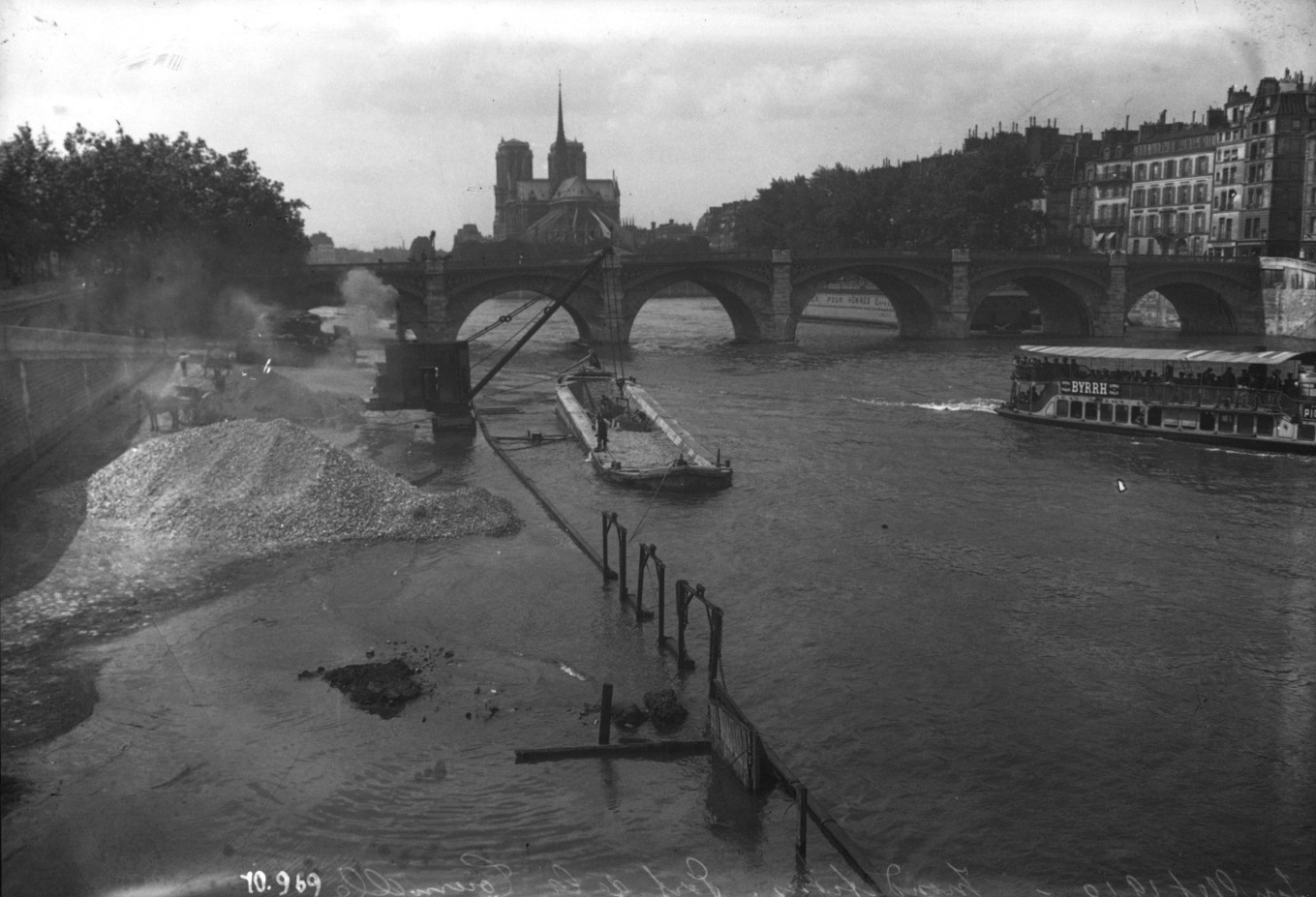Vue de la crue de la Seine à Paris en juin-juillet 1910 (Gallica.bnf.fr)